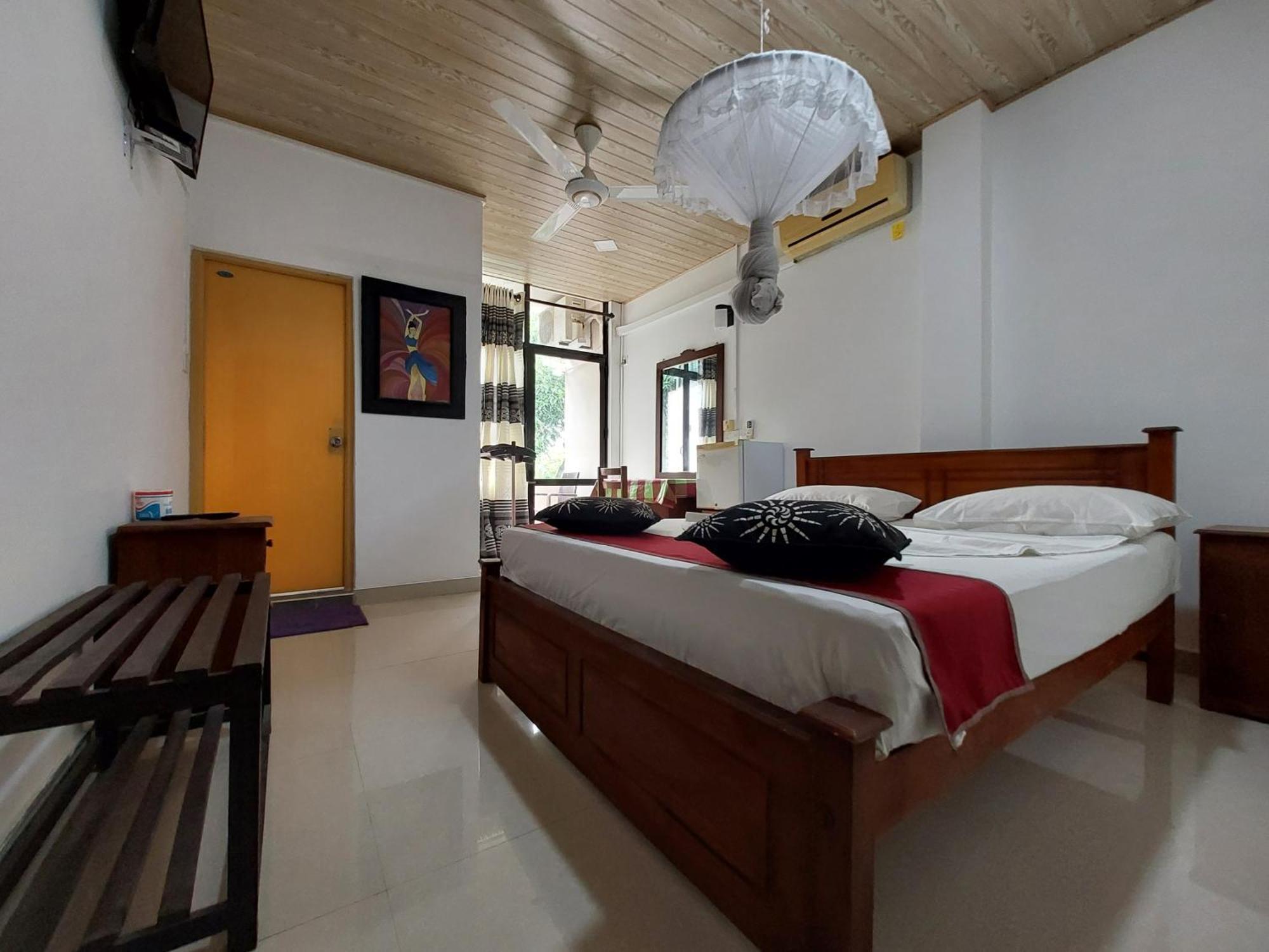 Lake Wave Hotel Anuradhapura Exteriör bild