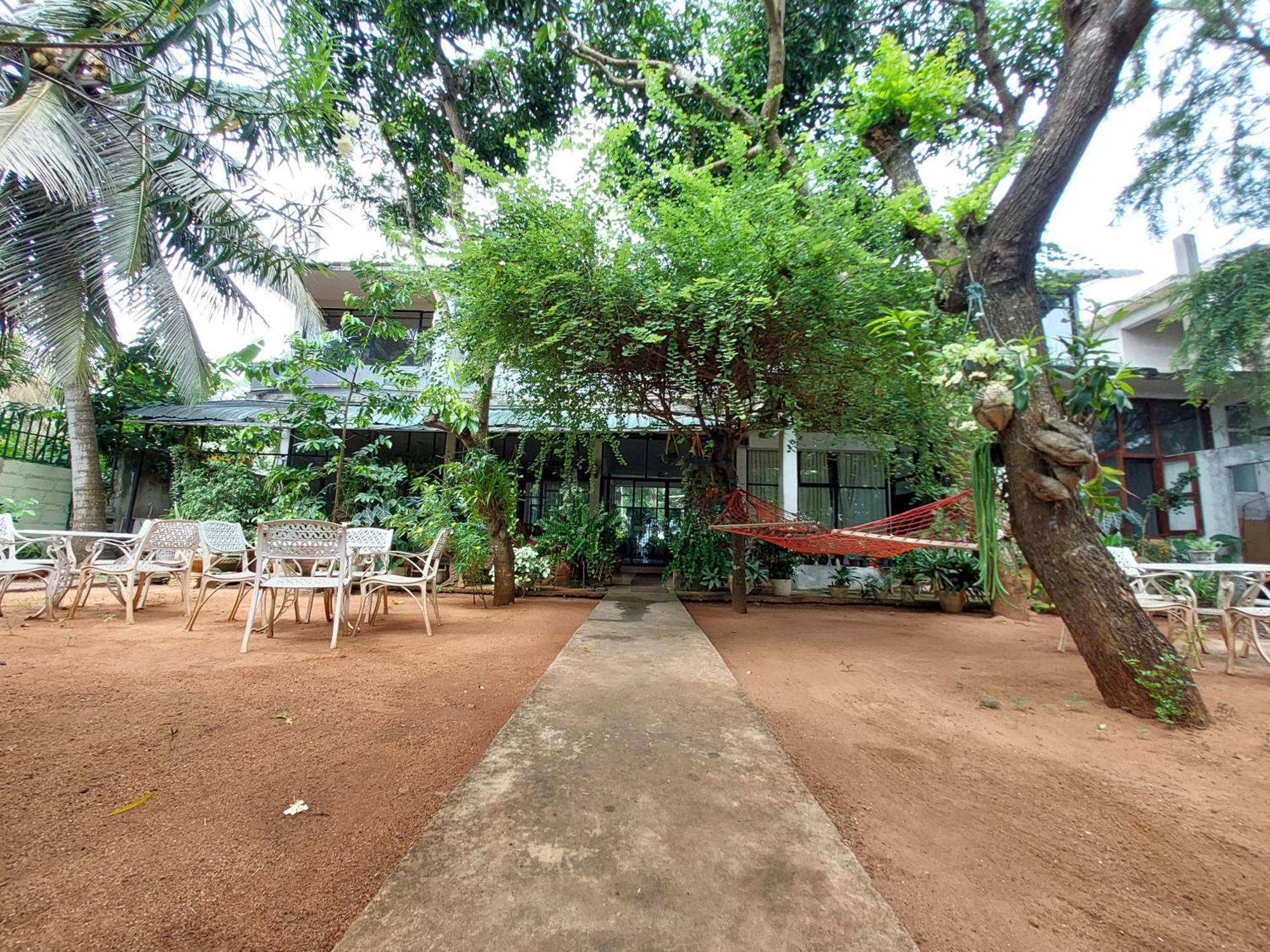 Lake Wave Hotel Anuradhapura Exteriör bild