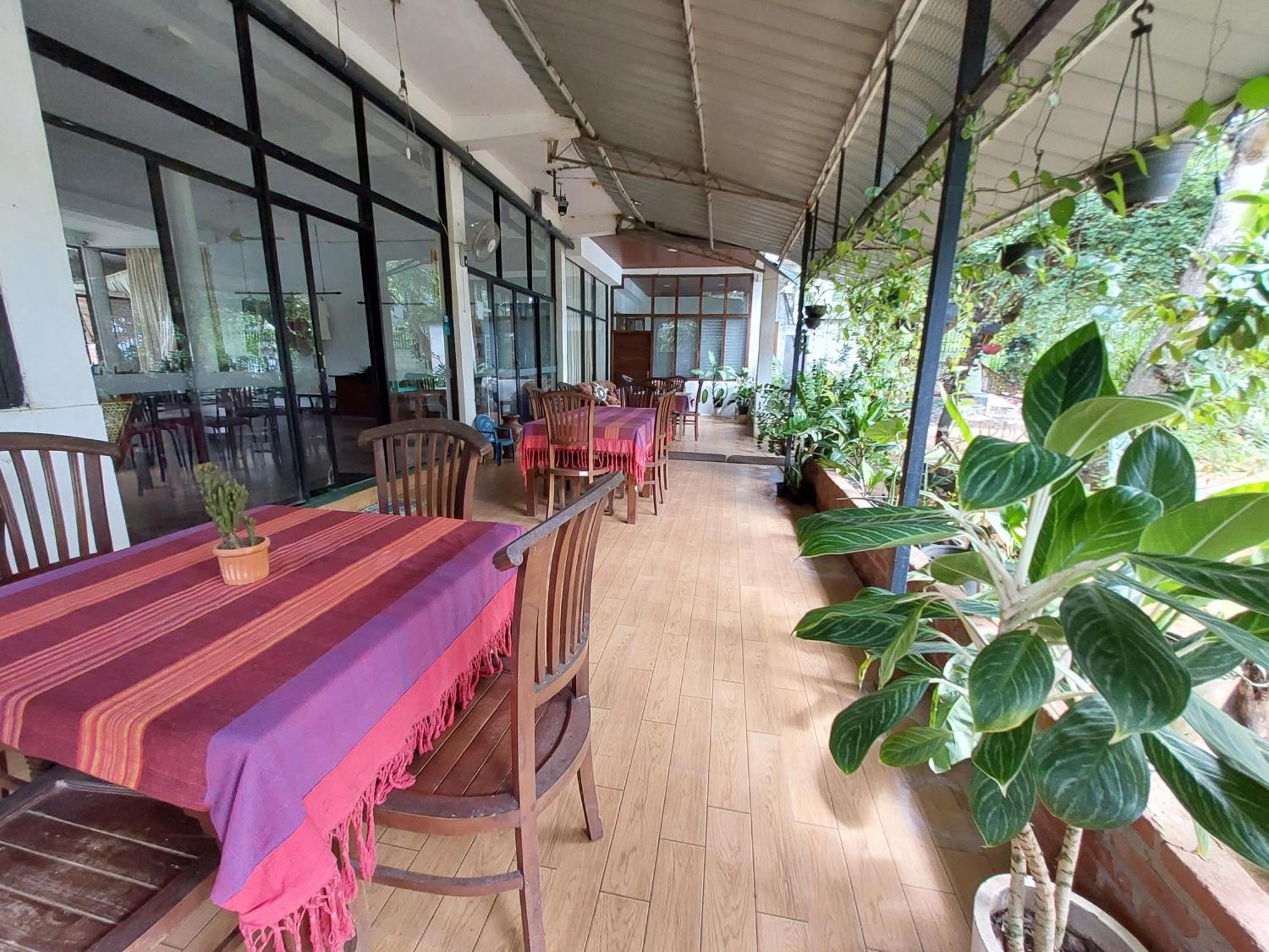 Lake Wave Hotel Anuradhapura Exteriör bild
