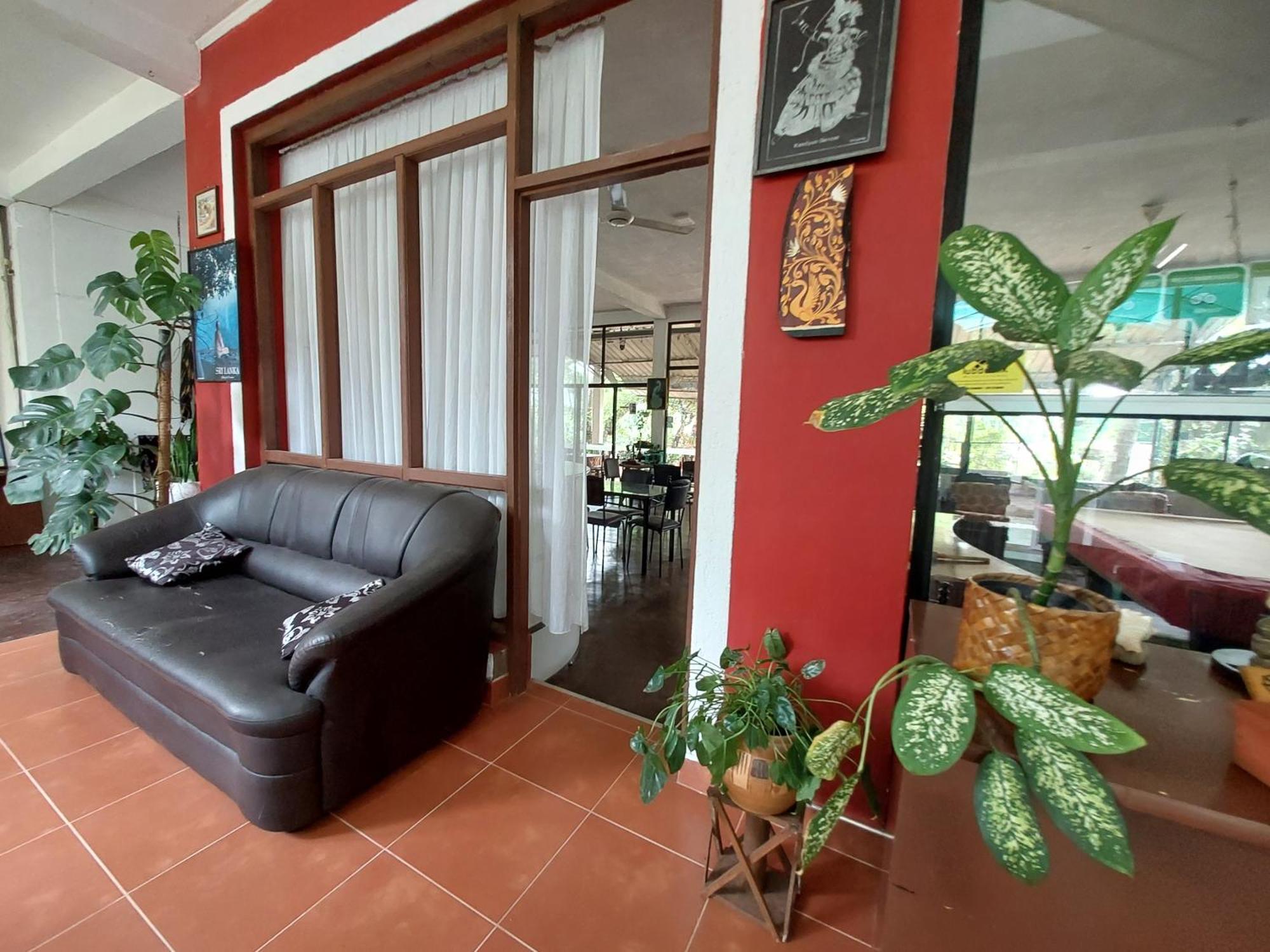 Lake Wave Hotel Anuradhapura Exteriör bild
