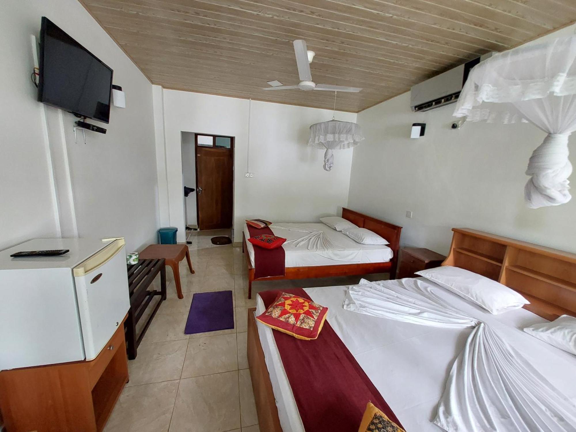 Lake Wave Hotel Anuradhapura Exteriör bild