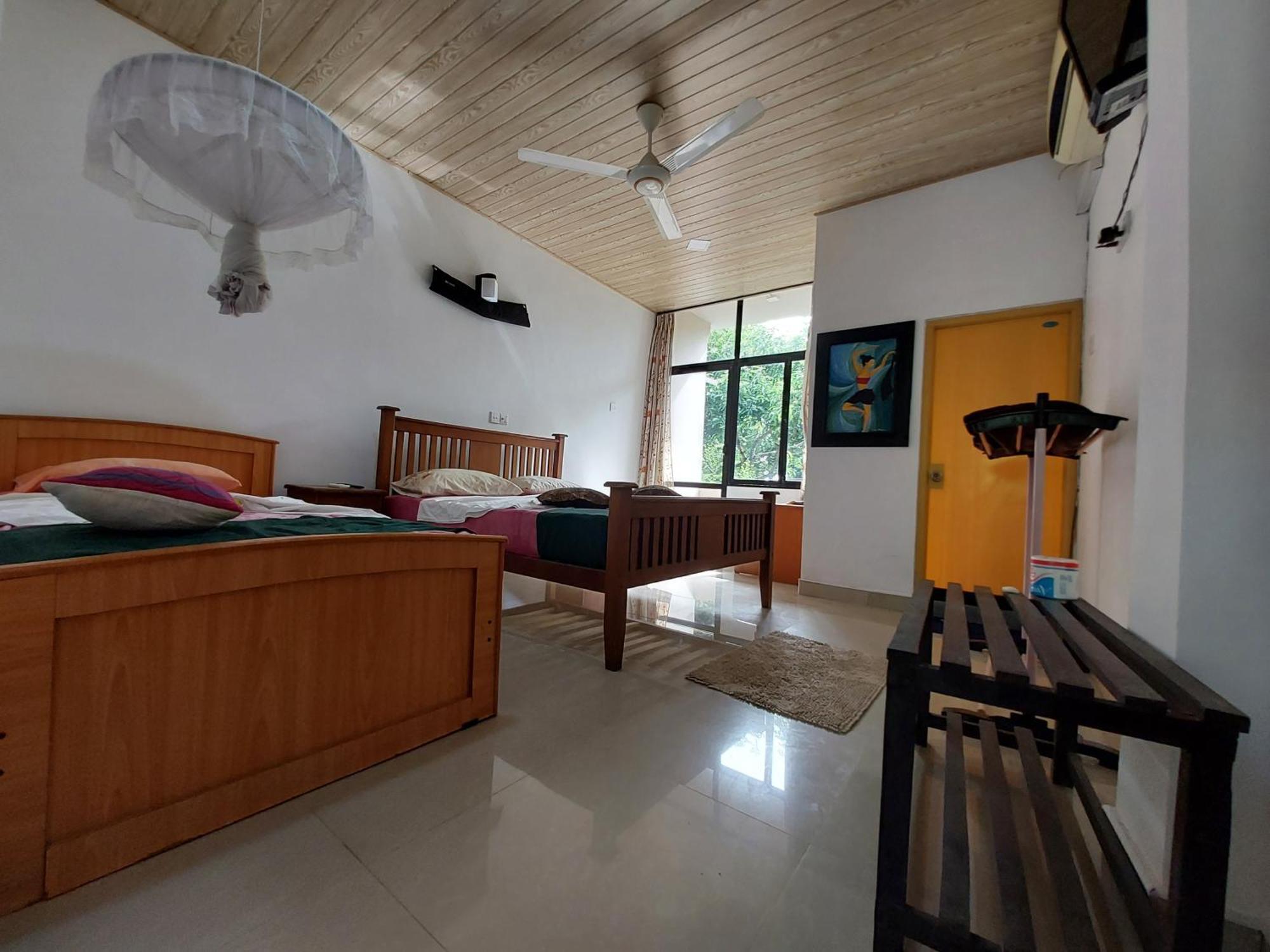 Lake Wave Hotel Anuradhapura Exteriör bild