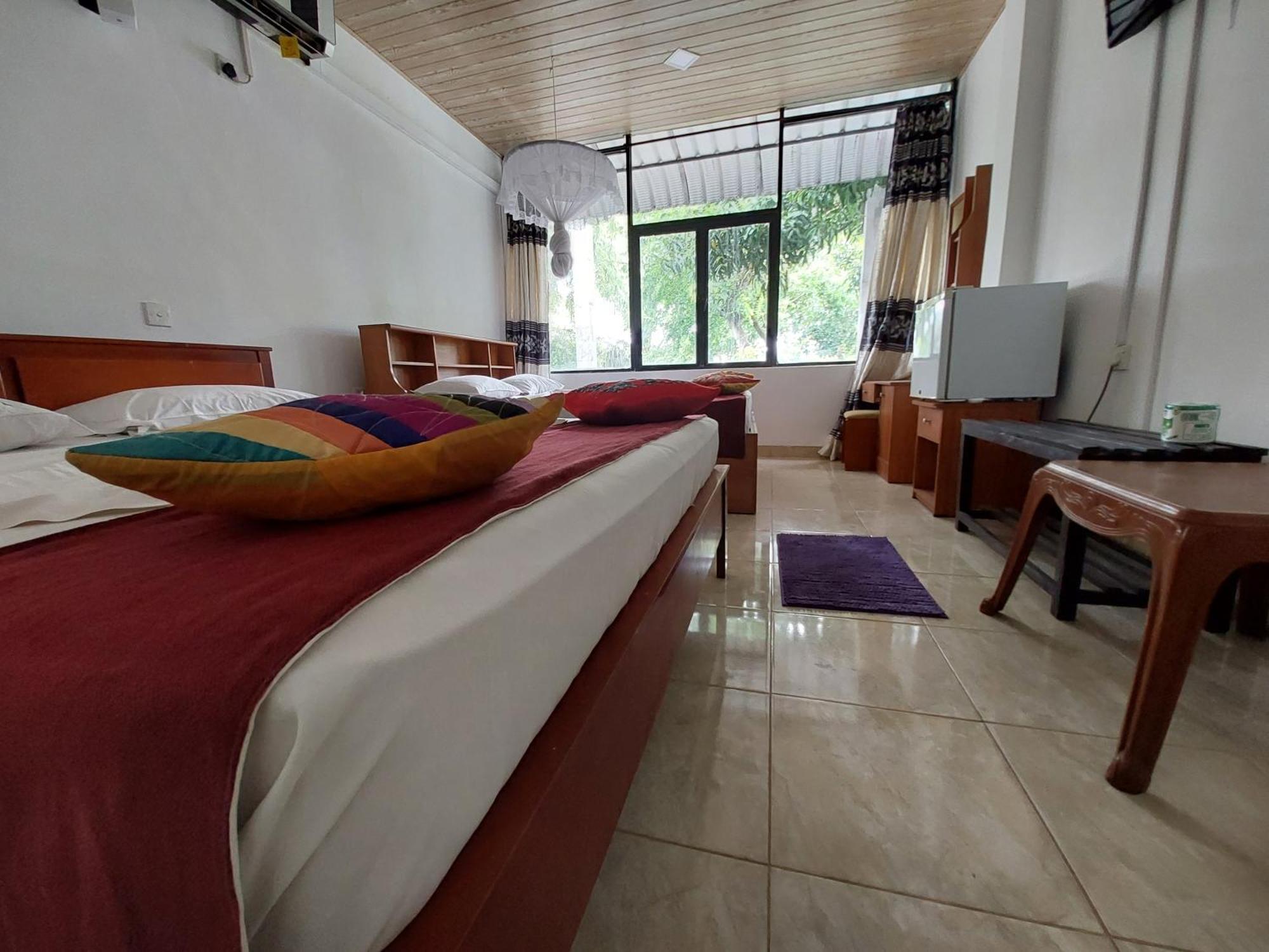 Lake Wave Hotel Anuradhapura Exteriör bild