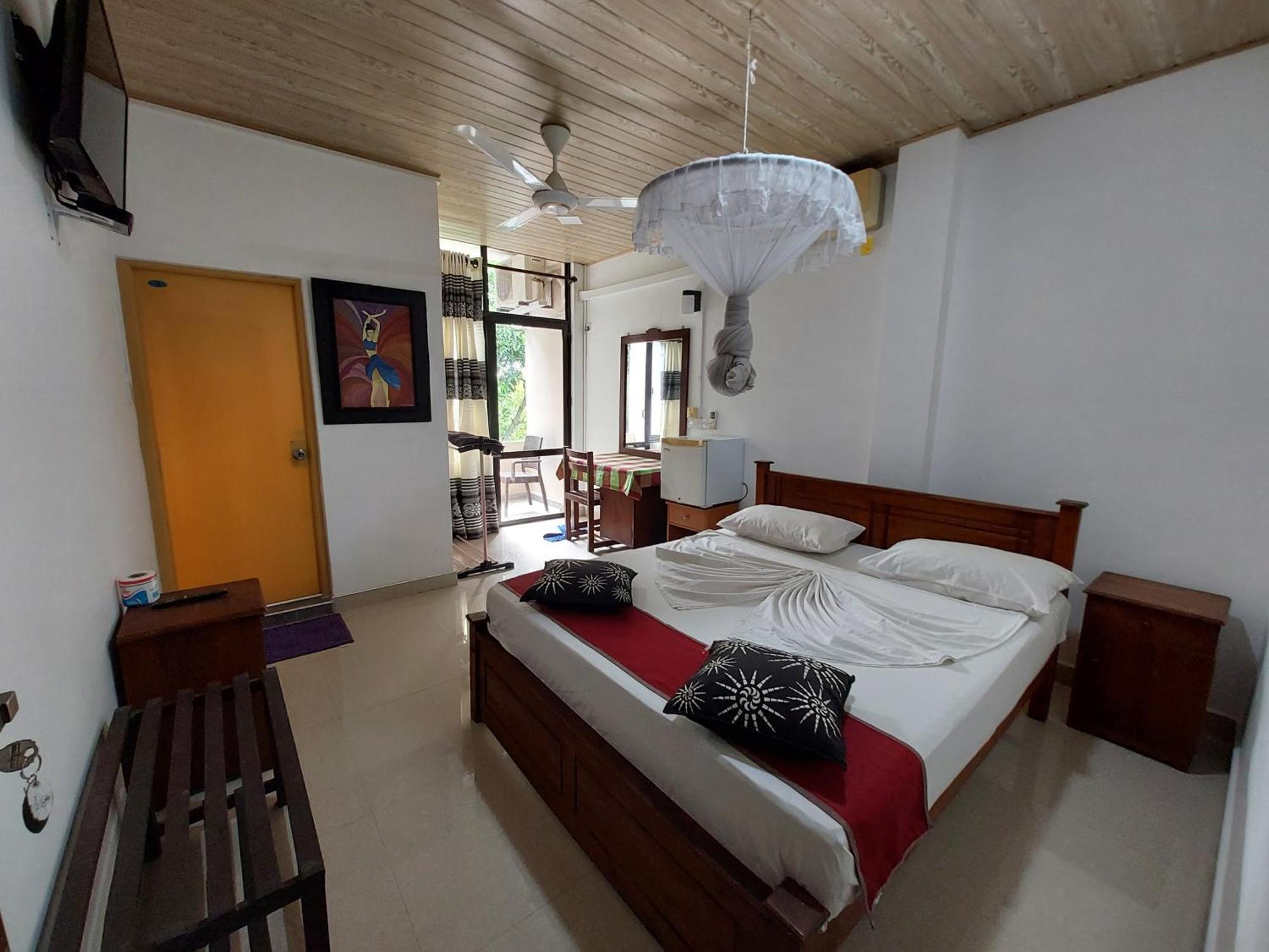 Lake Wave Hotel Anuradhapura Exteriör bild